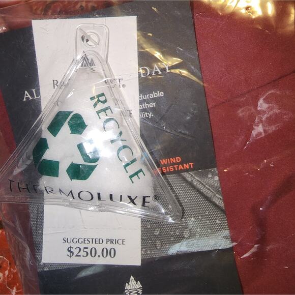 RAINFOREST NWT WOMENS CHEVRON HORIZONTAL QUILT A SHAPE WALKER WIN… - Picture 2 of 3